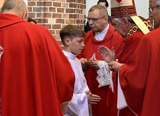 Młodzieź parafii katedralnej przyjęła Sakrament Bierzmowania [FOTOGALERIA]
