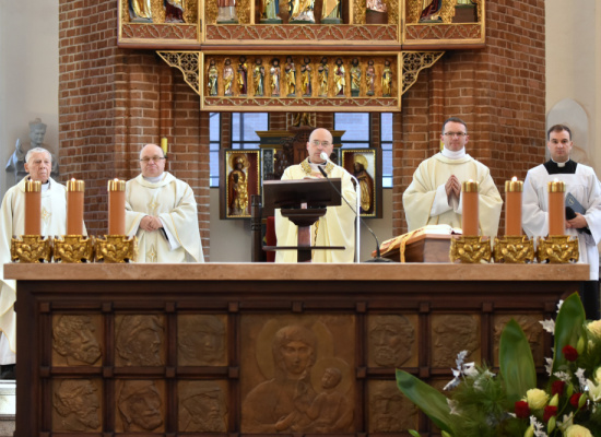 Uroczysta Msza Święta i Orszak Jezusa Chrystusa Króla Wszechświata w szczecińskiej katedrze!